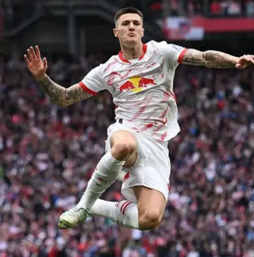 曼联锋线困局：舍什科之惑与引援决策之思