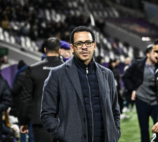 切尔西门将风云：约恩森伤病下的团队情与竞争态